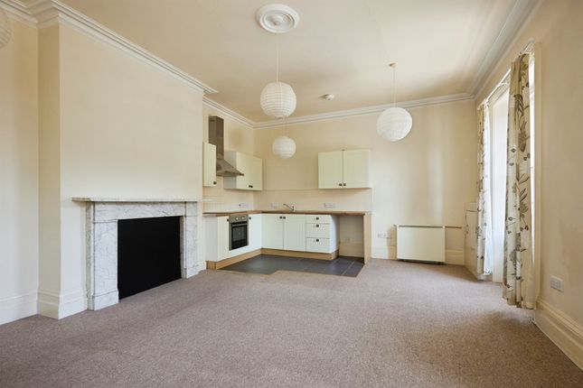 Flat 1, 26, High Street, Shaftesbury photo 3