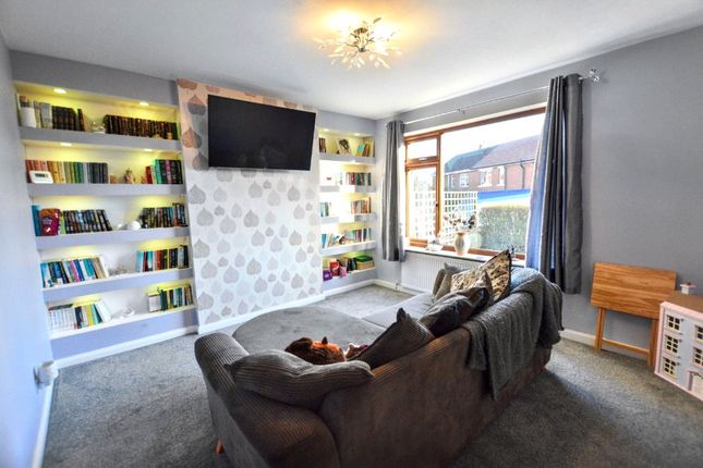 27, Ash Crescent, Wakefield photo 2