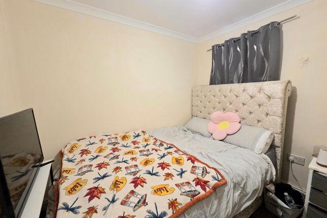 Flat 2, 21 Mary Street, Porthcawl photo 2