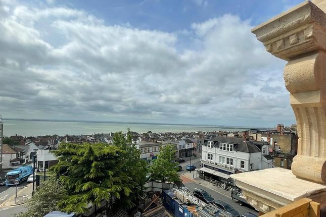 |.., 4, The Grand Apartments, Leigh-On-Sea photo 3