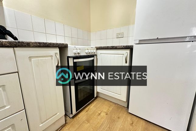 35, Hawthorn Close, Hounslow photo 4
