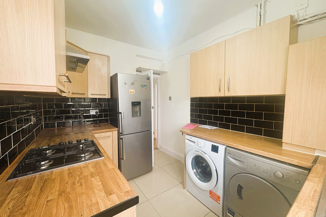 42 Southall Court, Southall photo 3