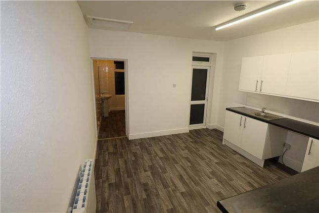 Flat to rent in Factory Road, Hinckley, Leicestershire
