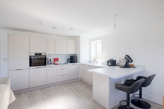Flat 4, Dunlin House 28E Fairdene Road, Coulsdon photo 2