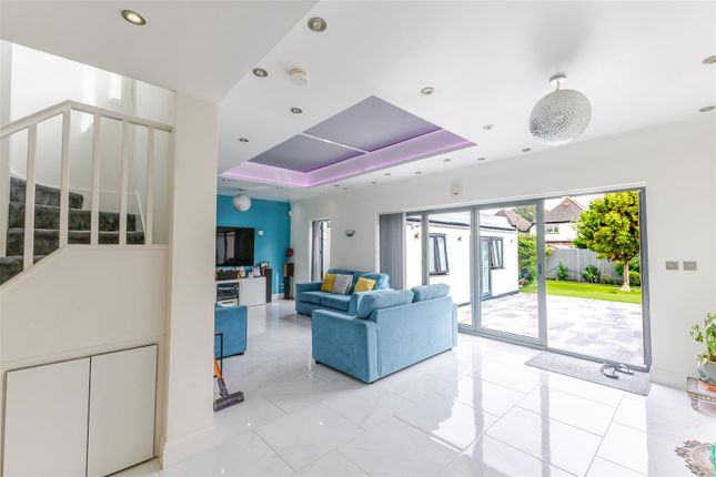 6, The Vale, Ruislip photo 4