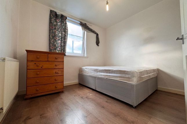 Flat 59, 10 Cameron Crescent, Edgware photo 2