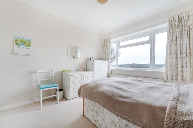 Flat for sale in High Road, Whetstone, London