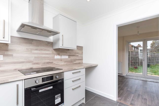 62, Worth Road, Crawley photo 4