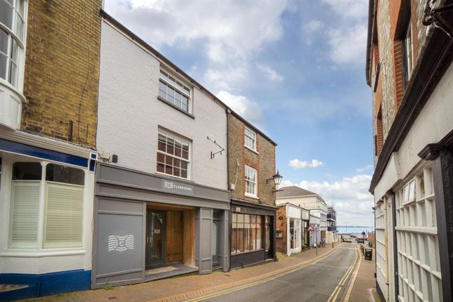 Flat for sale in Bath Road, Cowes