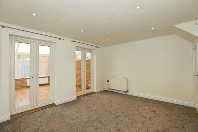 32, Cricklewood Drive, Stoke-on-Trent photo 3
