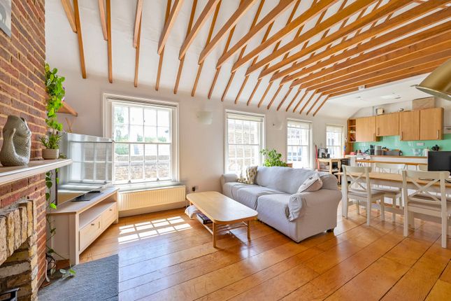 2-bed house on Bensbury Close, Putney Heath, £2,650/mo