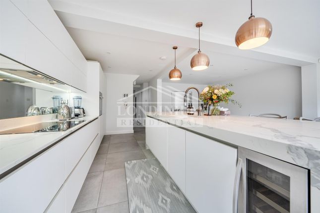 Coldharbour Lane, Bushey photo 3