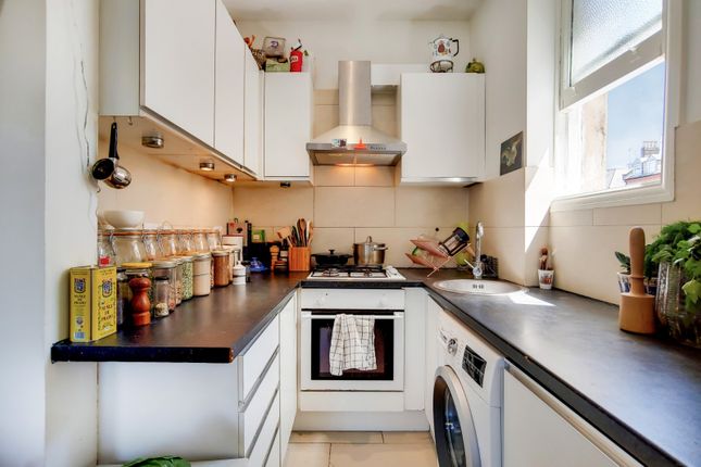 First Floor Flat, 332, High Road, London photo 4