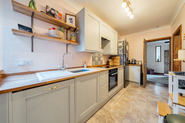 5, Dearne Royd, Huddersfield photo 3