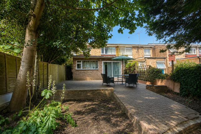 32, Ulcombe Gardens, Canterbury photo 3
