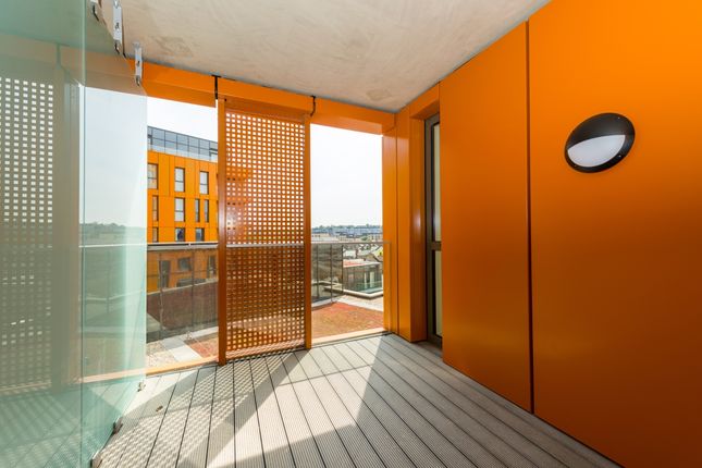 Flat to rent in Poldo House, Enderby Wharf, Greenwich