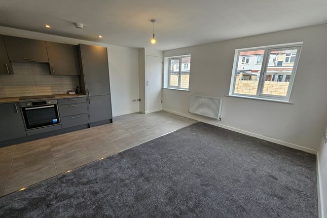 Thumbnail Property to rent in Chester Avenue, Leagrave, Luton