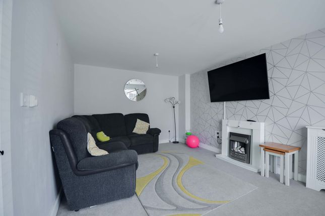 Lounge_Pic_ (2).Jpg