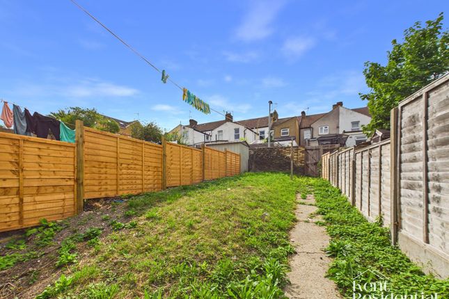 Bottom Flat 104 Rochester Street, Chatham, Chatham photo 4