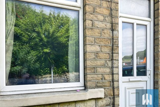 71, Scar Lane, Huddersfield photo 2