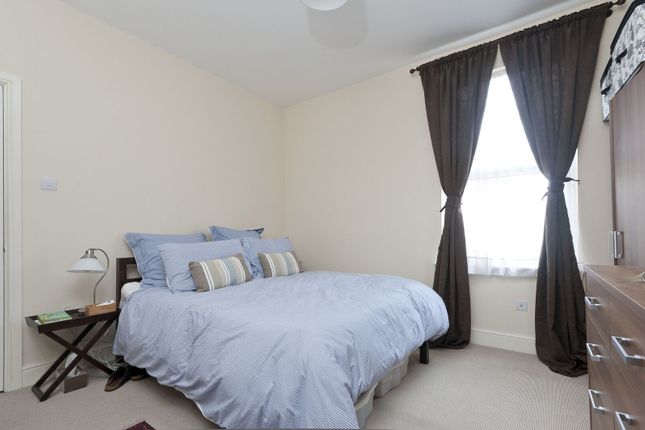 Darwin Road, South Ealing photo 4