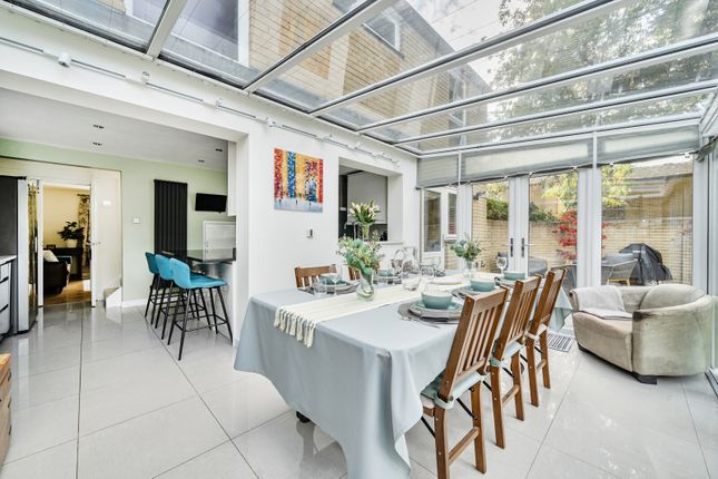 46, Holme Chase, Weybridge photo 4