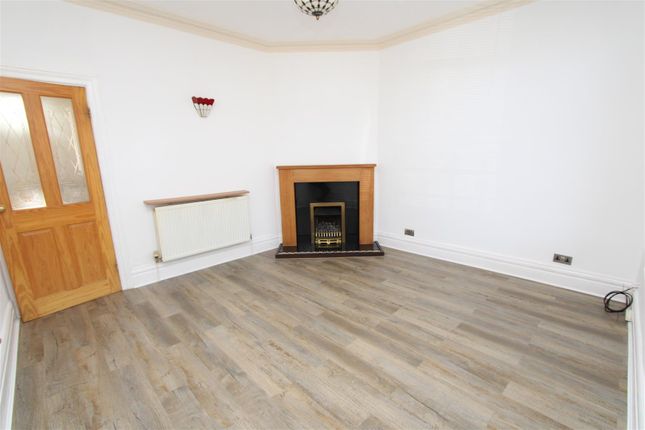 88, Wharncliffe Drive, Bradford photo 4