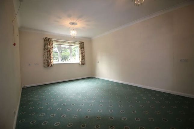 Flat 17 Summerlands Lodge, Farnborough Common, Orpington photo 3