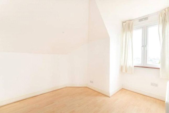Maisonette to rent in Avenue Road, Southgate, London