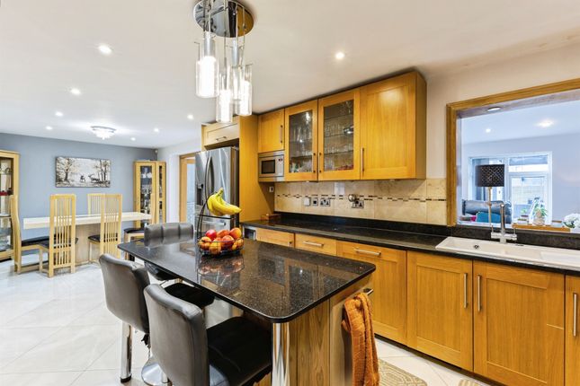12, Witcham Close, READING photo 2