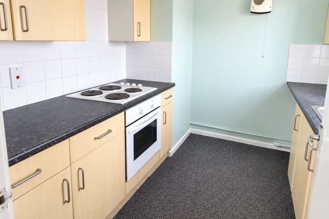 Flat 4 Levington Court, Levington Court, Felixstowe photo 2