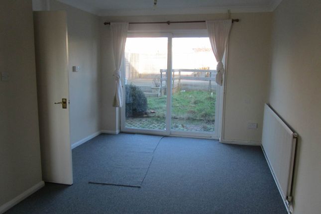 9, Heather Close, Eastbourne photo 3