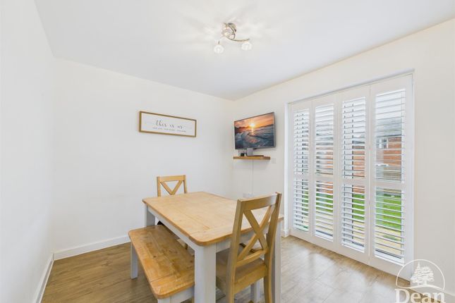 18, Snowdrop Crescent, Lydney photo 4