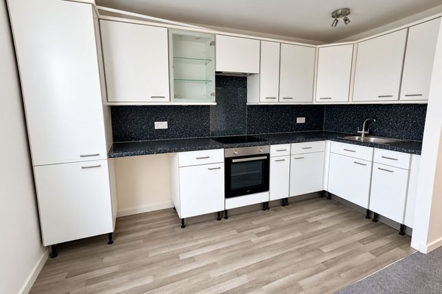 21 Burfield Court Handcross Road, Luton photo 3