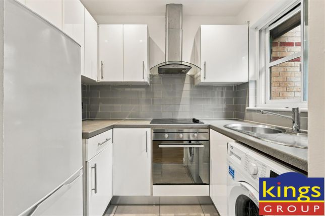 70, Hickory Close, Edmonton photo 3
