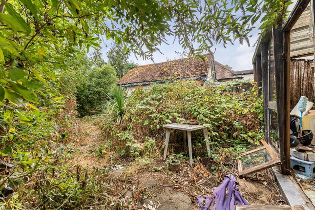 10, Chertsey Road, Surrey photo 4