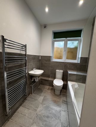 Flat 1  17A, Bear Close, Woodstock photo 4