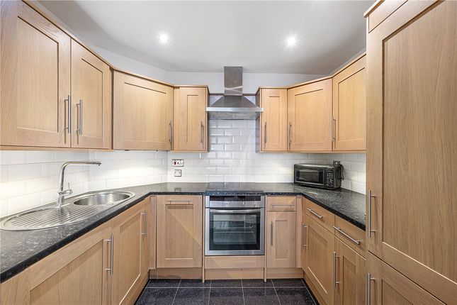 Flat 2, Chancellor House, 17, Hyde Park Gate, London photo 4