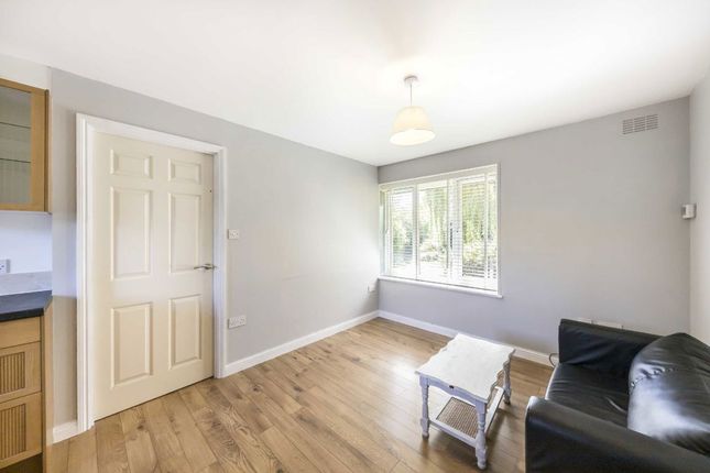 30, Linwood Close, London photo 3