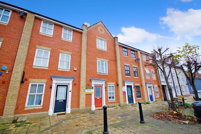 Thumbnail Town house to rent in Hesper Road, Colchester