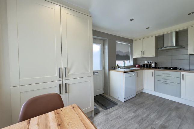 217, Gibson Lane, Leeds photo 4