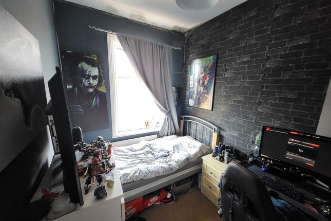 8 Elim Place, Blackburn photo 2