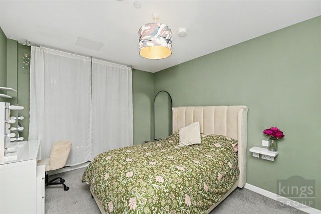 Flat 2 Millstream Tower, 5 Station Road, London photo 4