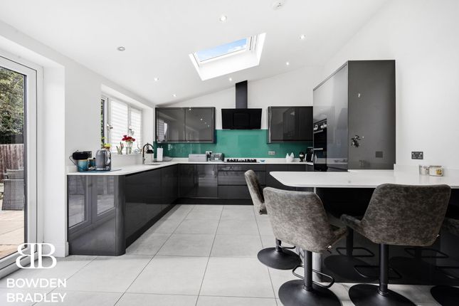 14 Greensted Road, Loughton photo 4
