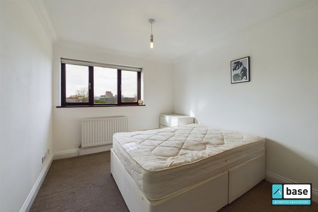 Terraced house to rent in Hilda Road, London