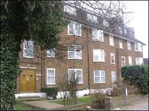 Flat to rent in Deans Court, Brook Avenue, Edgware