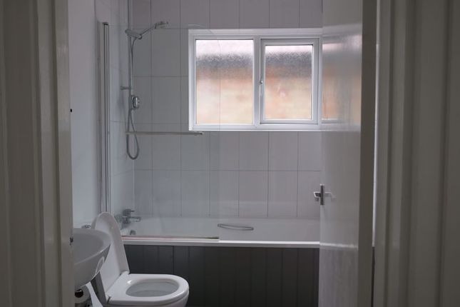 142, Godstone Road, Caterham photo 4