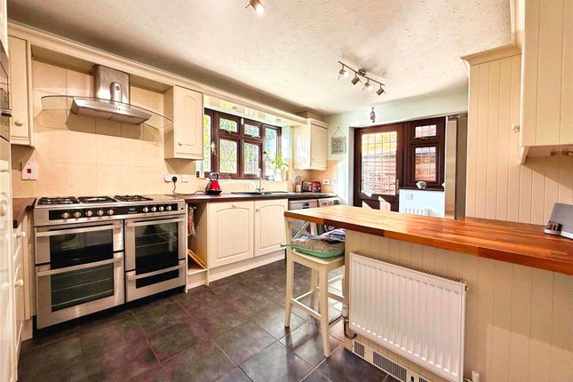 34, Munnings Drive, Sandhurst photo 3