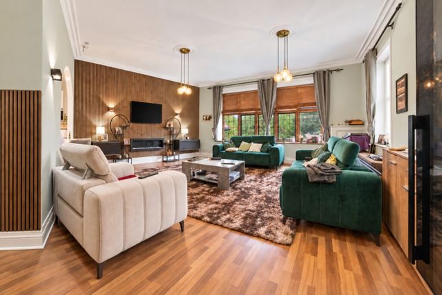 5 The Apartment, Roffey Park, Forest Road, Colgate Horsham photo 2