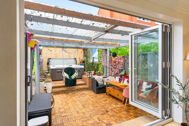 19, Islay Gardens, Cosham, Portsmouth photo 4